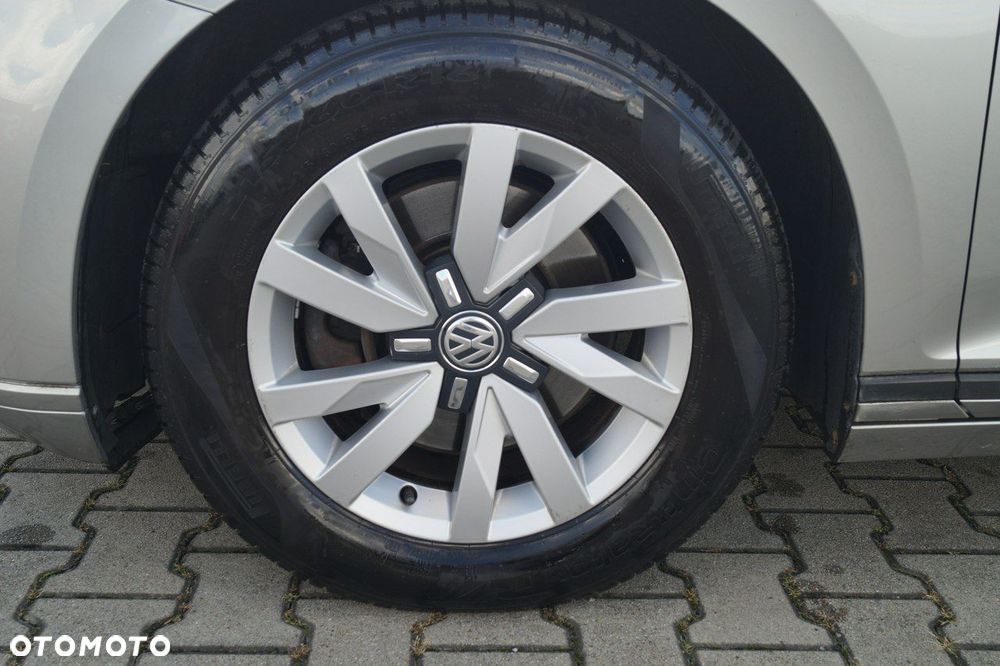 Volkswagen Passat - 11