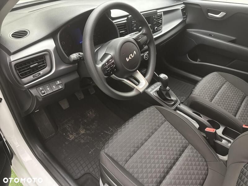 Kia Rio - 11
