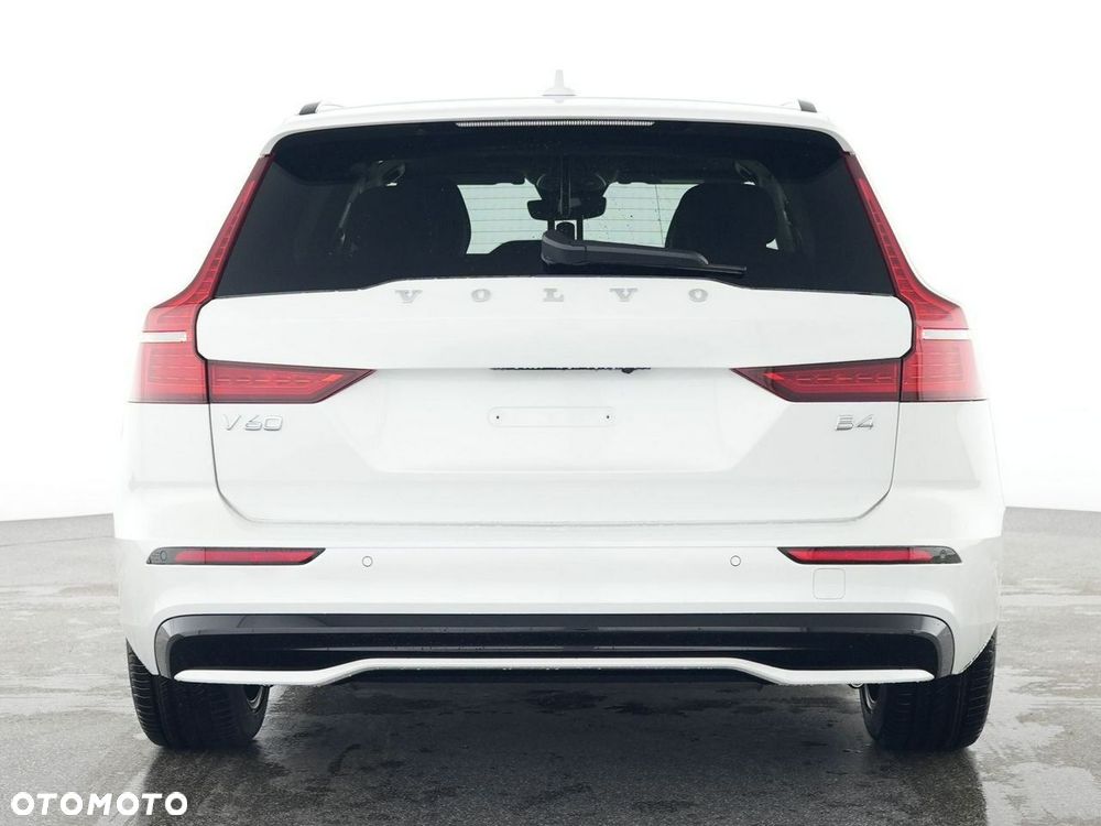 Volvo V60 B4 B DKG Plus Dark - 3