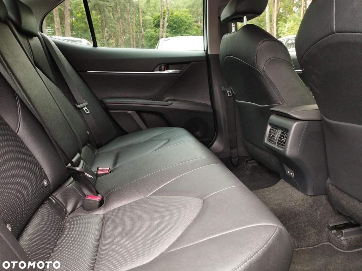 Toyota Camry - 10