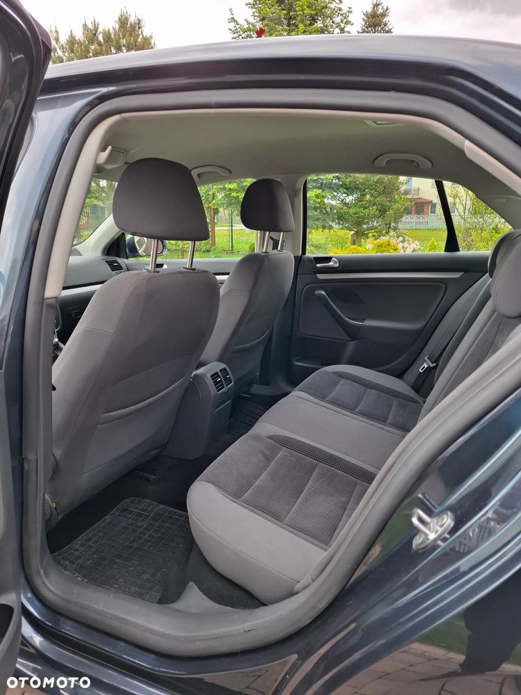 Volkswagen Jetta 1.9 TDI Comfortline - 22