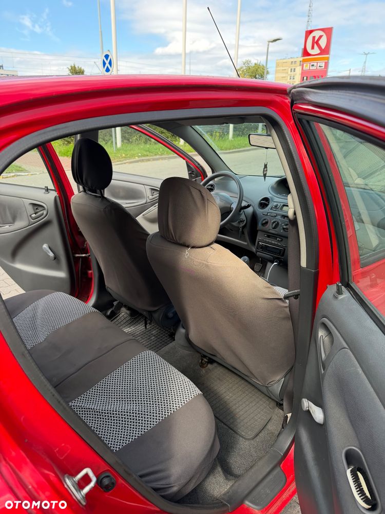 Toyota Yaris 1.0 Base - 5