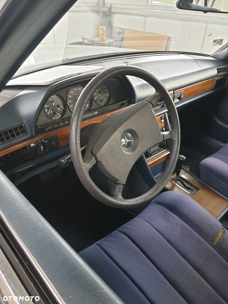 Mercedes-Benz 280 - 6