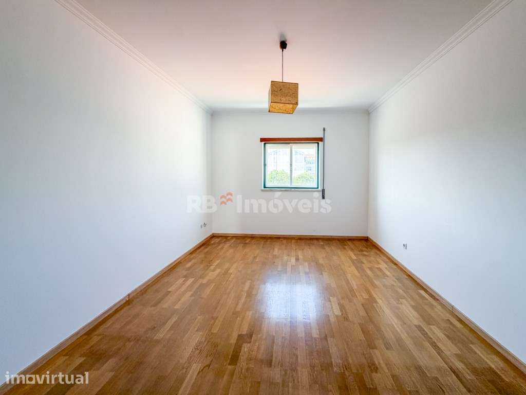 Apartamento T2 de 1º andar com garagem, no centro da cidade do Entr... - Grande imagem: 5/28
