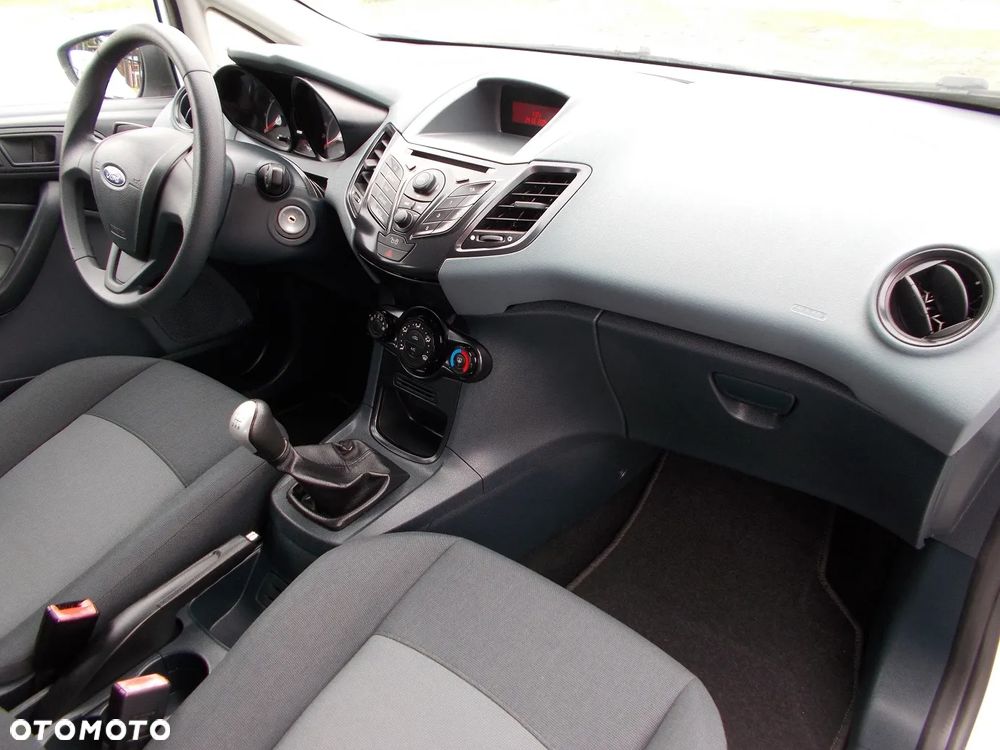 Ford Fiesta 1.25 Celebration - 13