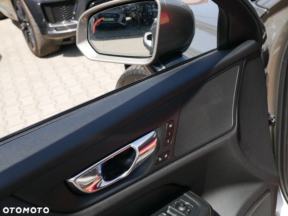 Volvo V60 Cross Country D4 AWD Geartronic Pro - 10