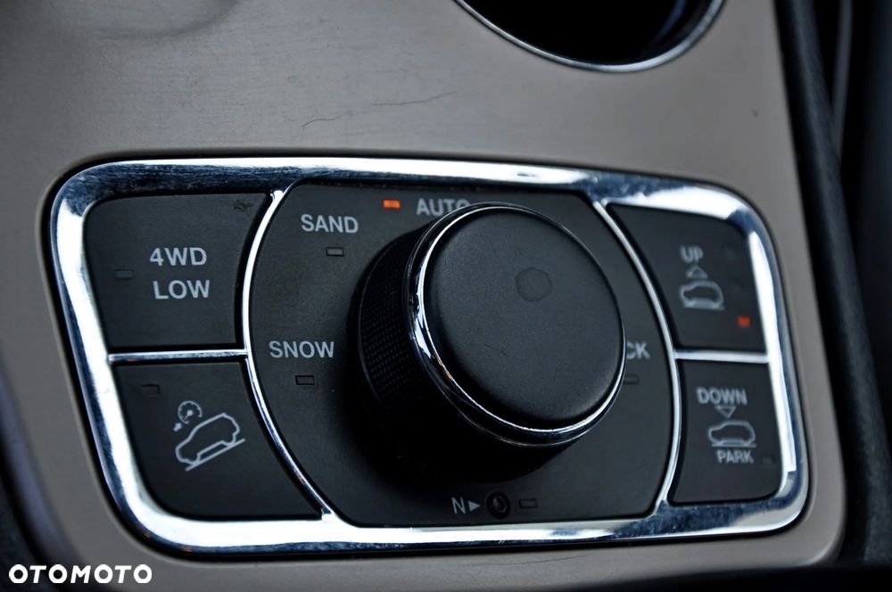 Jeep Grand Cherokee - 23