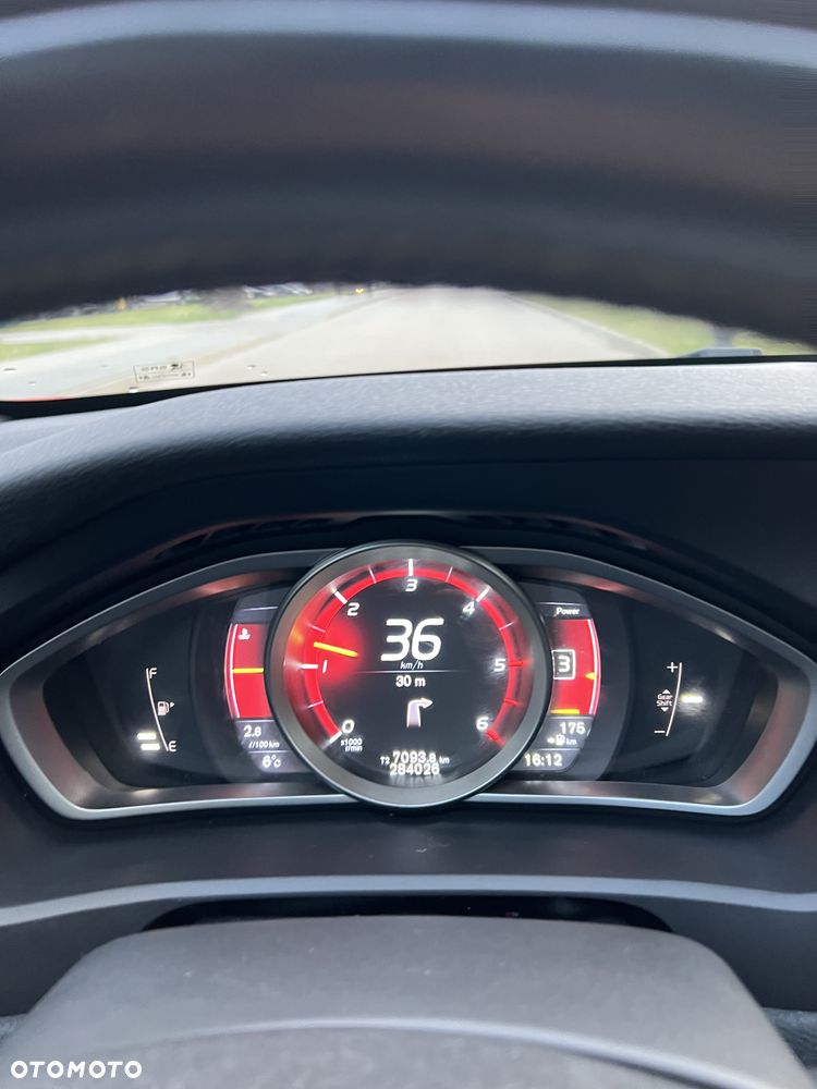 Volvo V40 D2 Drive-E R-Design Momentum - 20