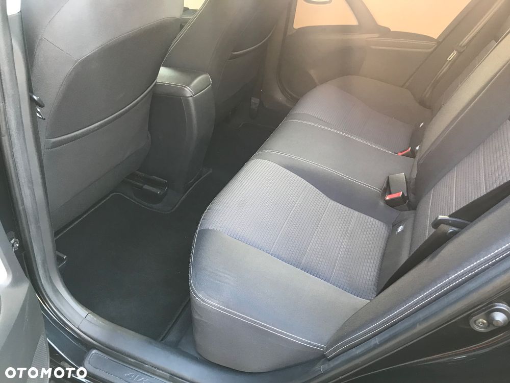 Toyota Avensis - 12