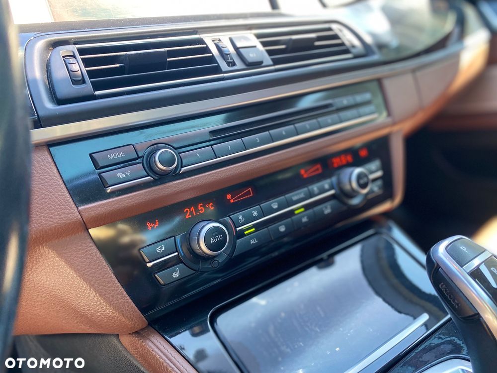 BMW Seria 5 525d xDrive - 8