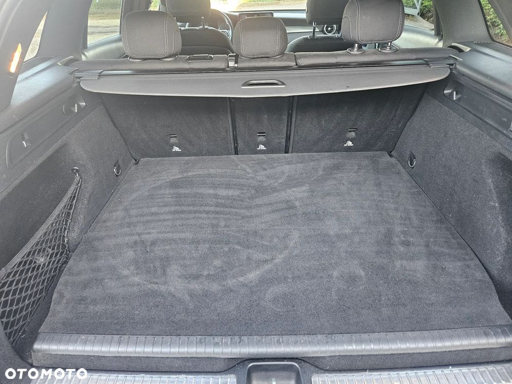 Mercedes-Benz GLC 300 e 4-Matic - 23