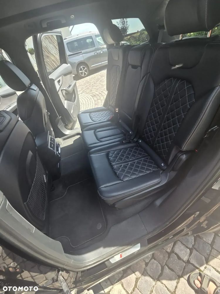 Audi SQ7 - 7