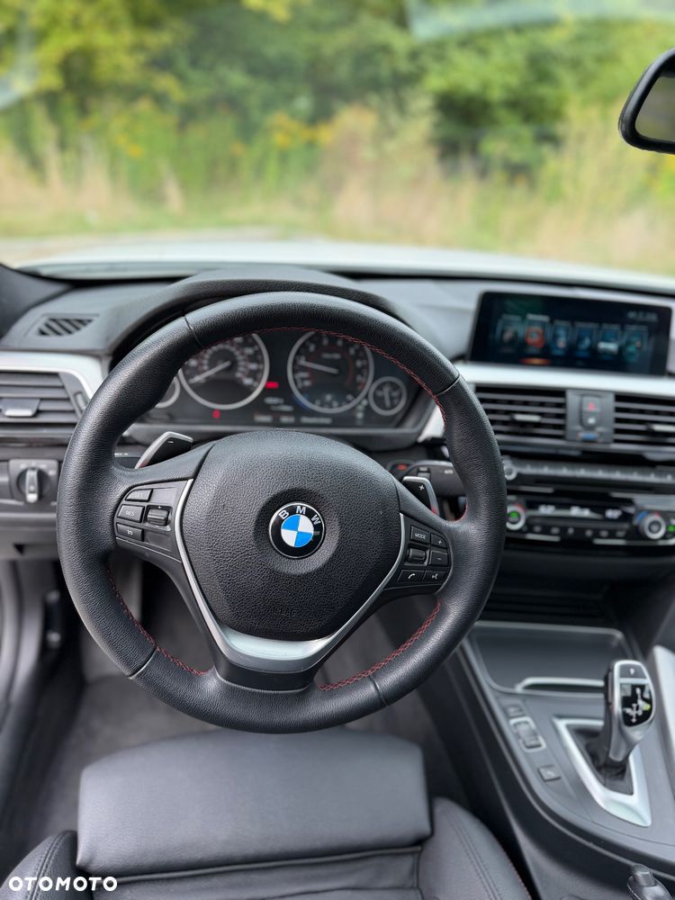 BMW Seria 3 330i - 14
