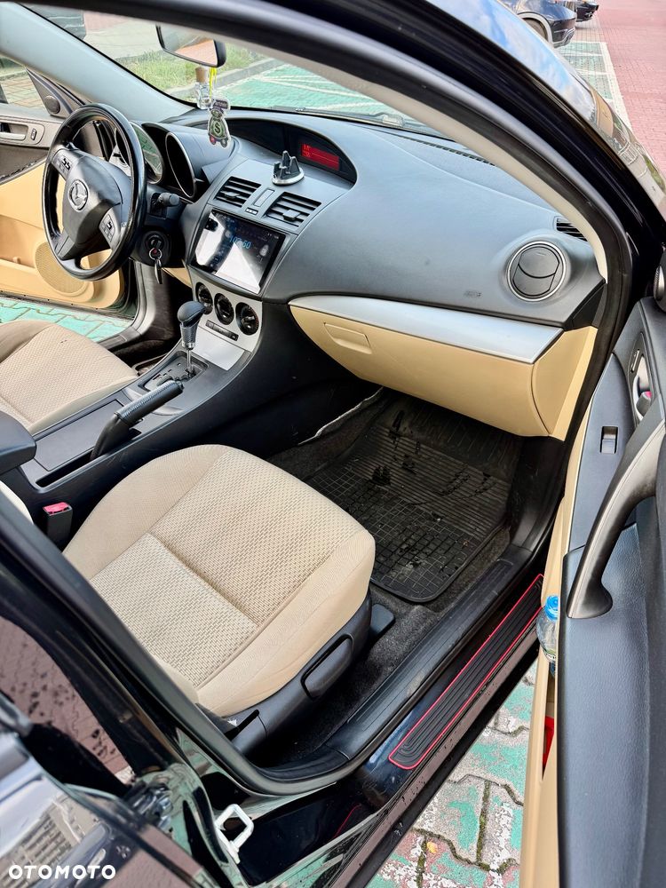 Mazda 3 2.0 Exclusive + - 11