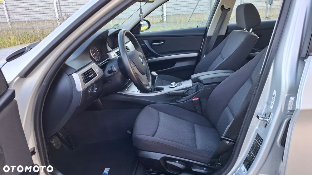 BMW Seria 3 320i - 19