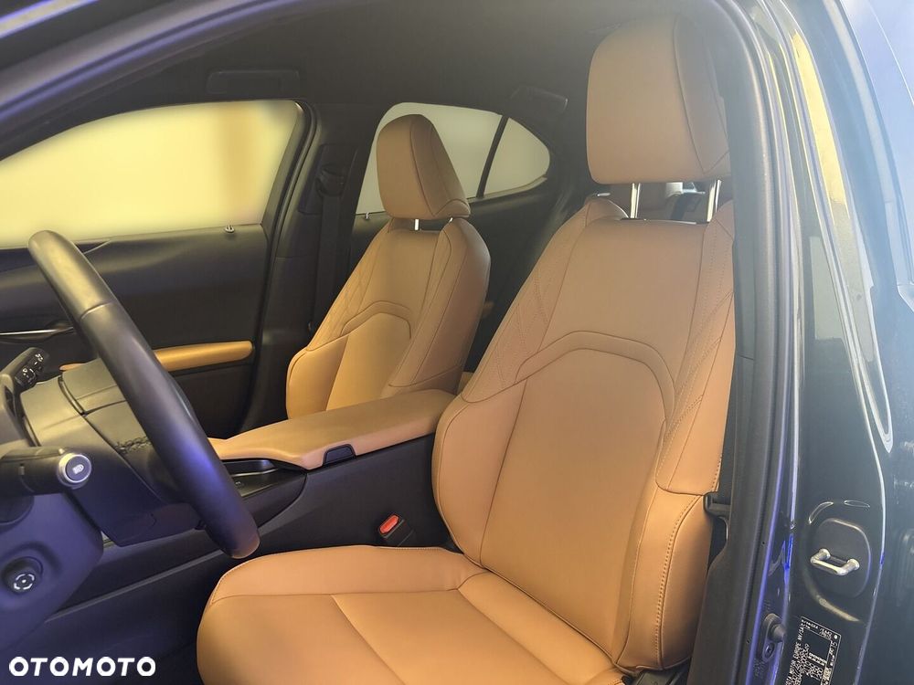 Lexus UX - 8
