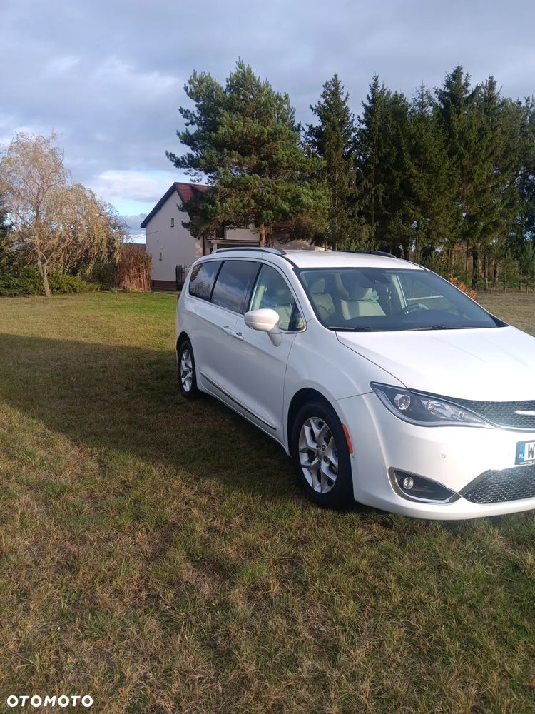 Chrysler Pacifica - 3