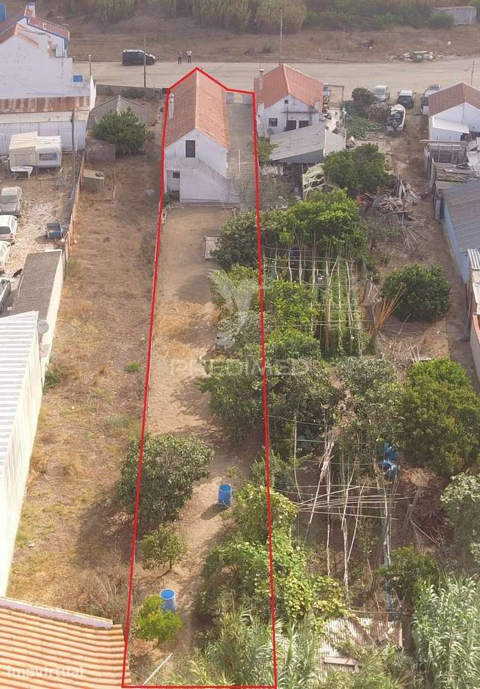 Moradia bifamiliar com dois apartamentos independentes e terreno de... - Grande imagem: 2/35