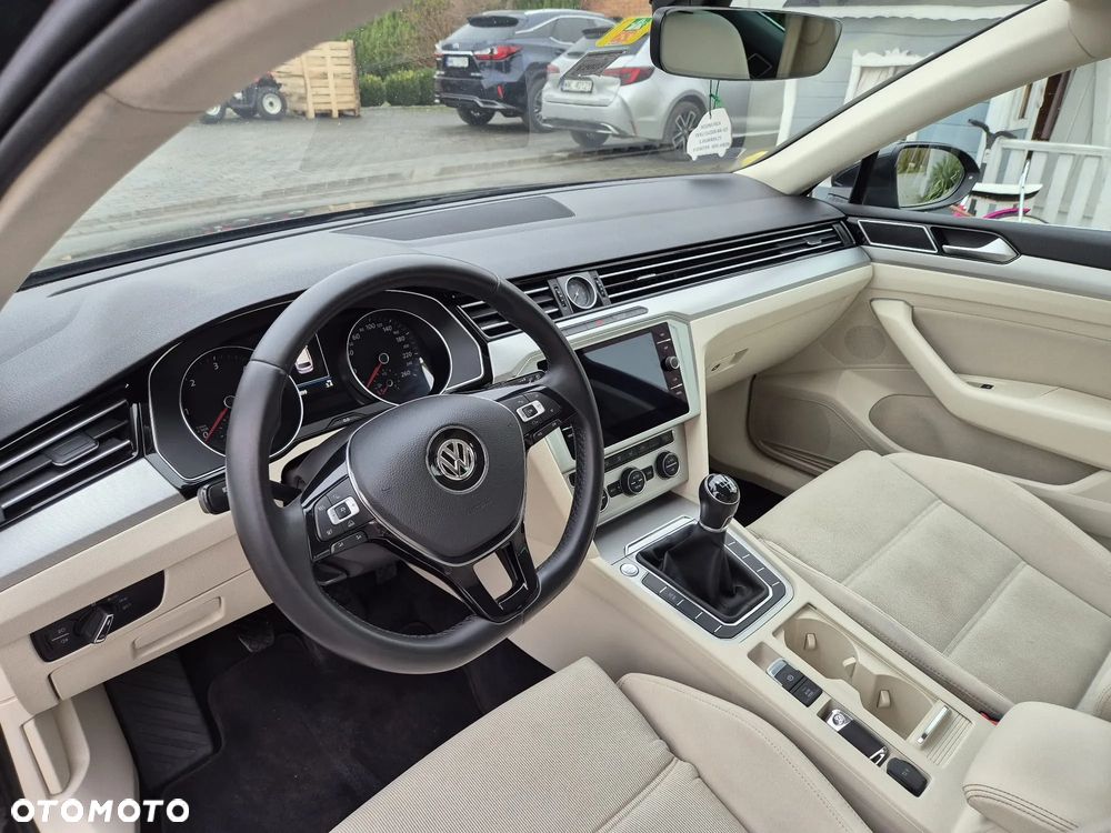 Volkswagen Passat Variant - 35