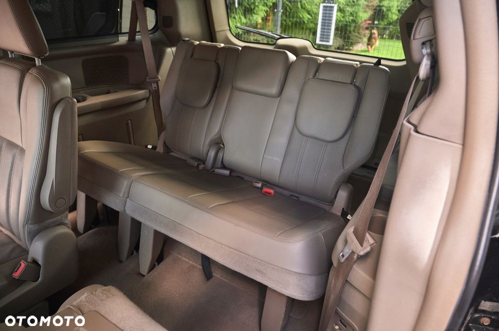 Chrysler Town & Country 3.6 Limited - 33