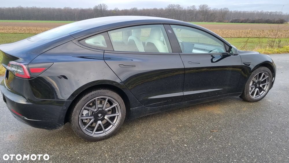 Tesla Model 3 - 16