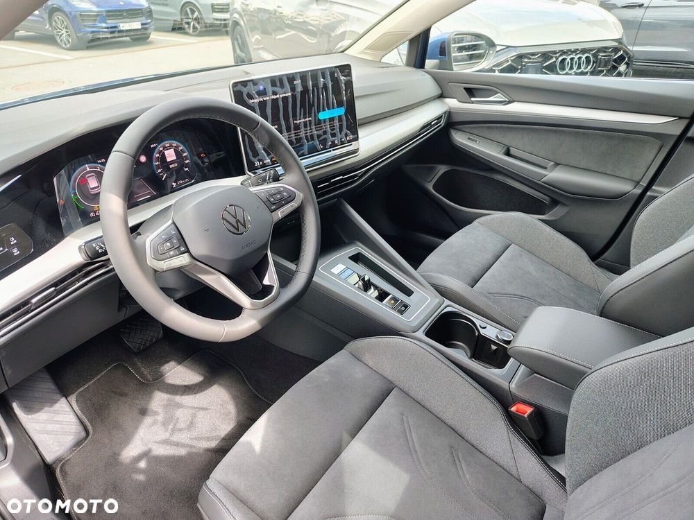 Volkswagen Golf - 10