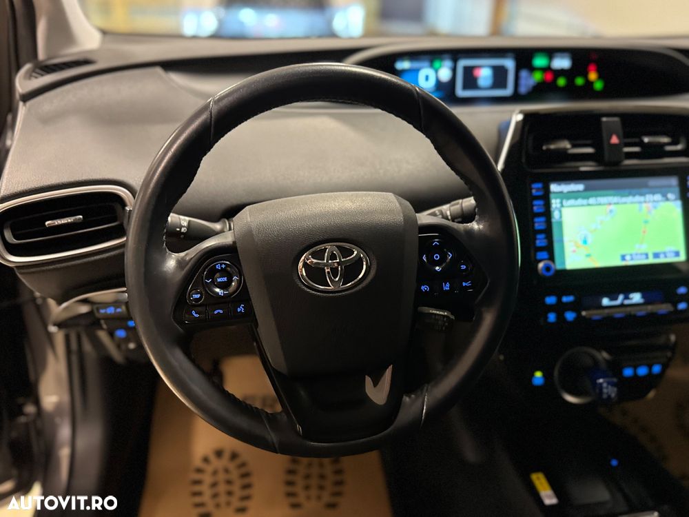 Toyota Prius Hybrid Solar - 10