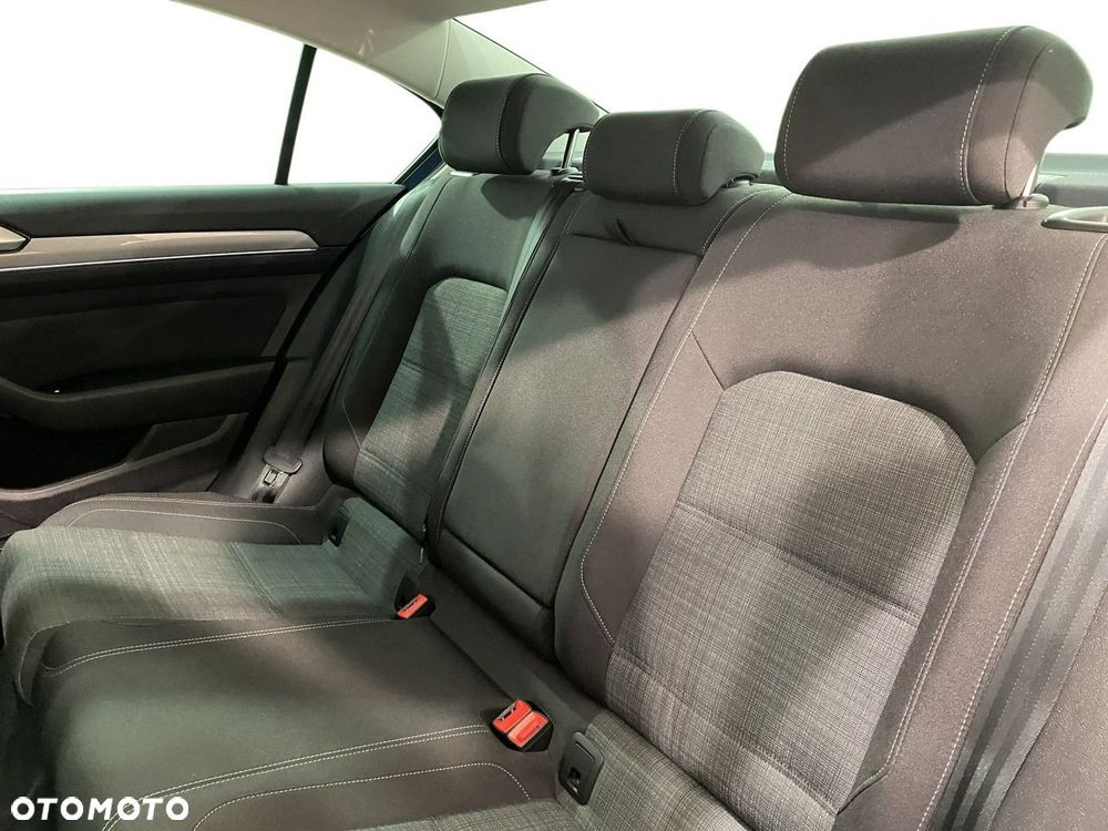 Volkswagen Passat - 13