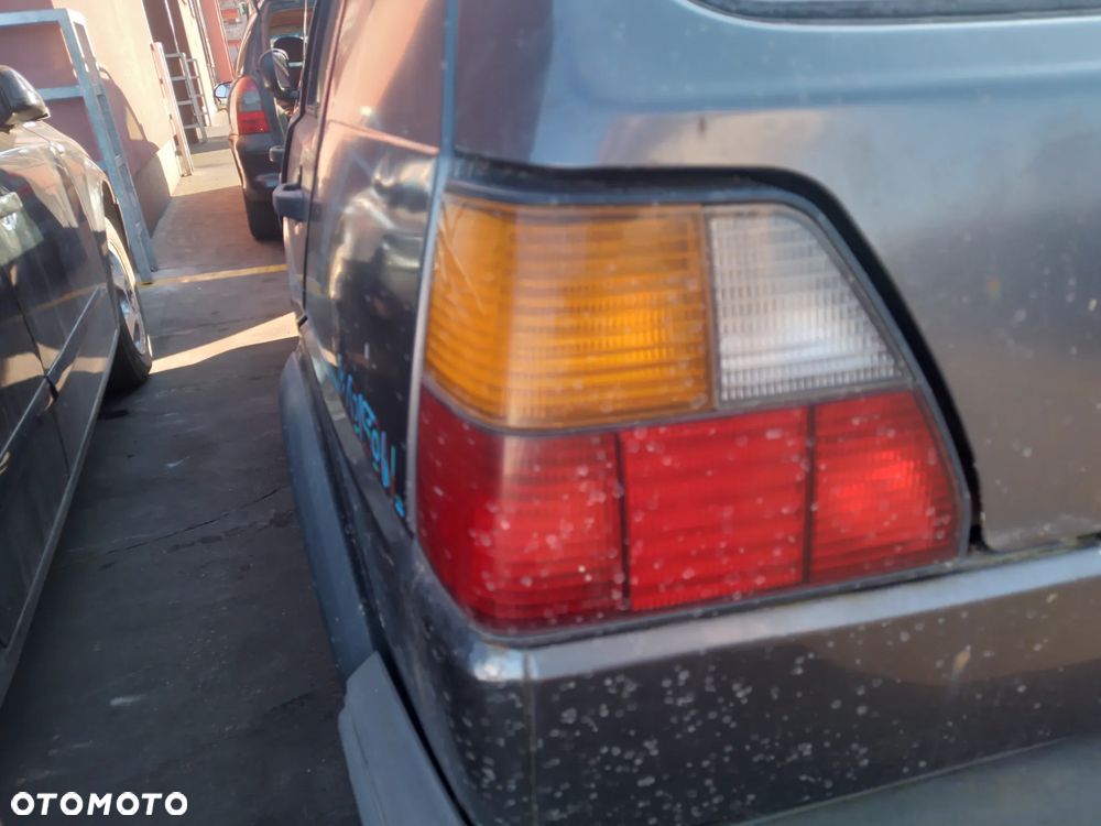 VW GOLF II  1.6 PN    BŁOTNIK PRAWY LEWY PRZÓD  LA7U - 14