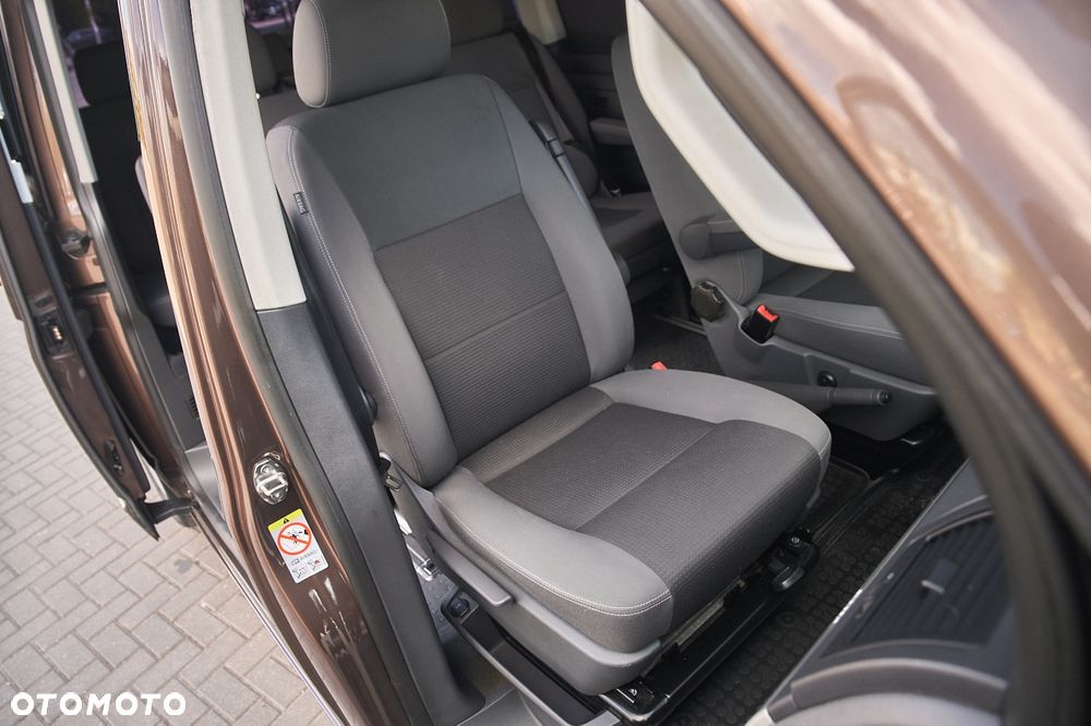 Volkswagen Multivan - 32
