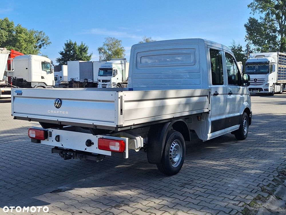 Volkswagen Crafter 35 Skrzyniowy z podwójną kabiną silnik: 2,0 l EU6 SCR 140 KM / skrzynia biegów: Przedni napęd manualna 6-biegowa rozstaw osi: 3640 mm - 12