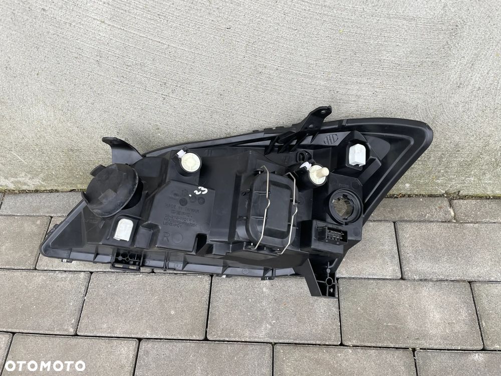 LAMPA PRZEDNIA PRAWA TOYOTA COROLLA E12 HB  2001-2004 - 2