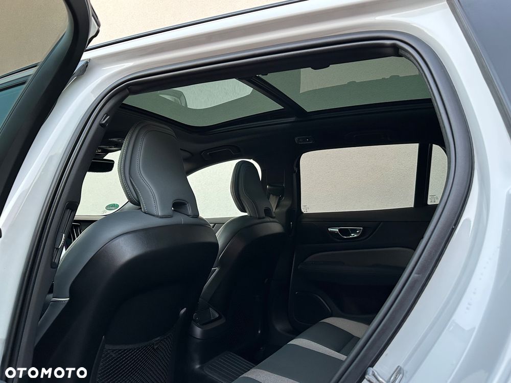 Volvo V60 T6 AWD Recharge Geartronic RDesign - 29