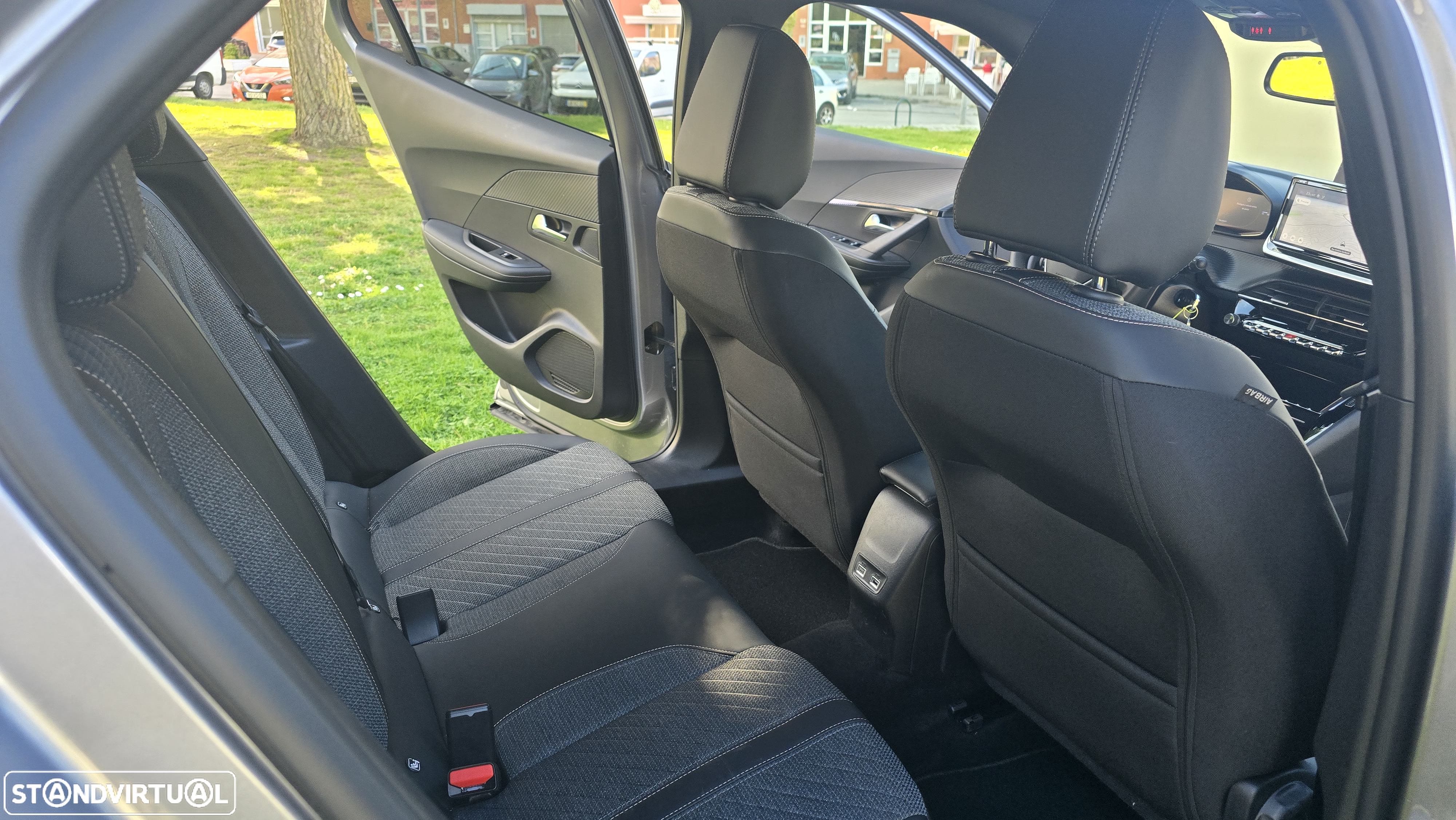 Peugeot 2008 1.2 PureTech Allure Pack EAT8 - 24