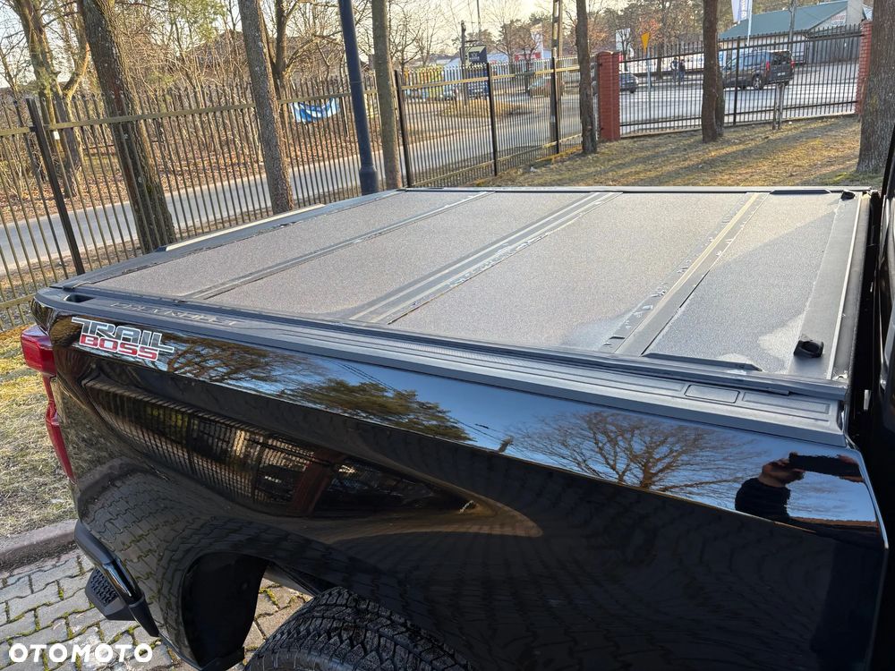 Chevrolet Silverado - 24