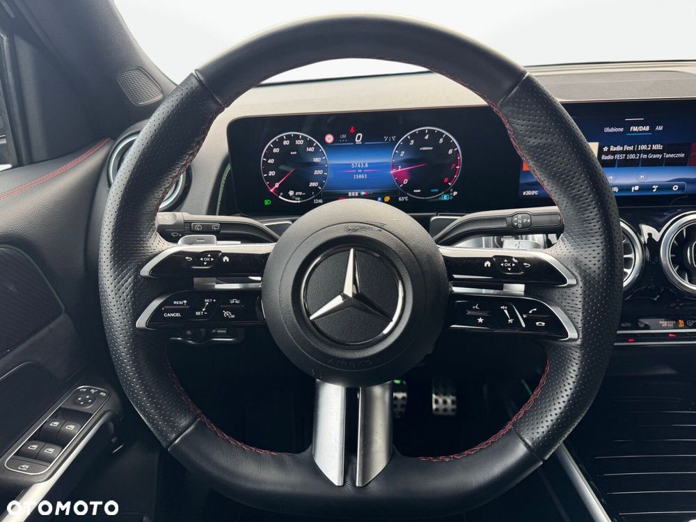 Mercedes-Benz GLB - 14