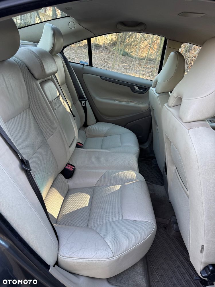 Volvo S60 2.4D Momentum - 9