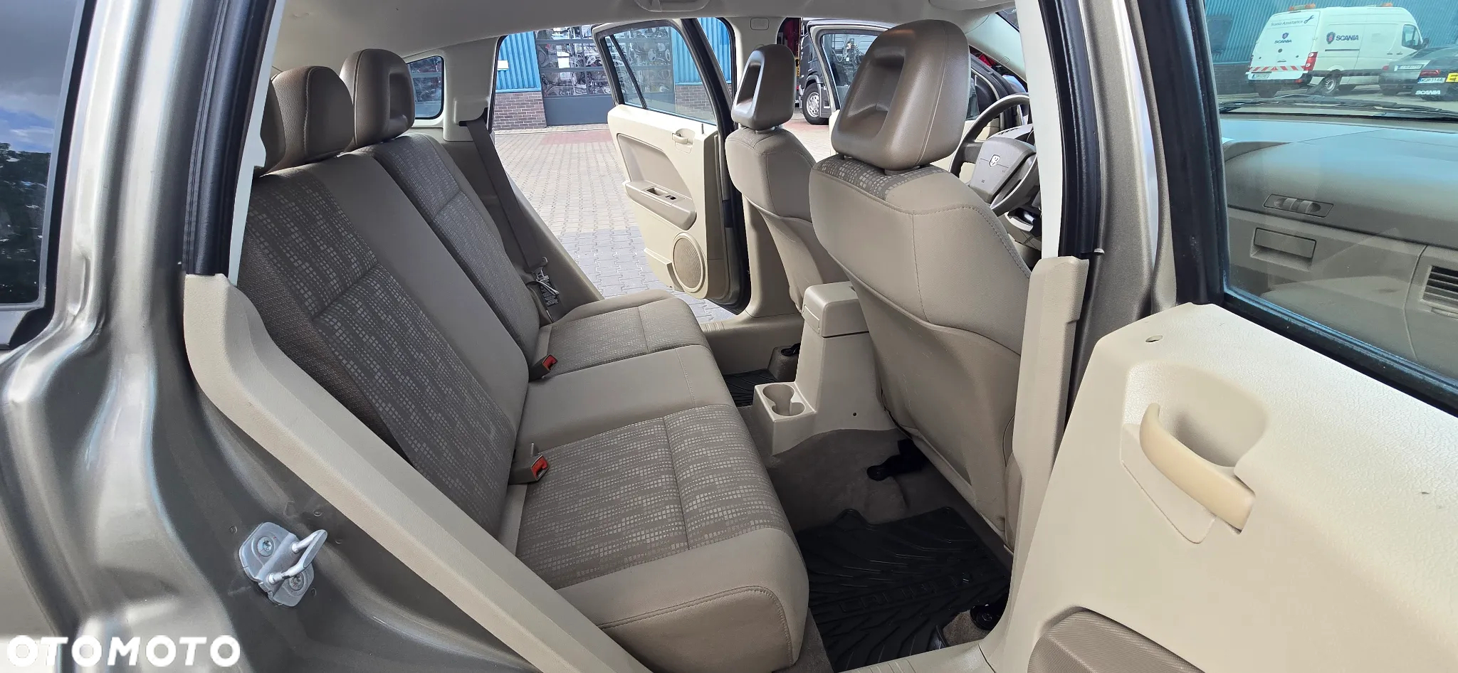 Dodge Caliber - 8