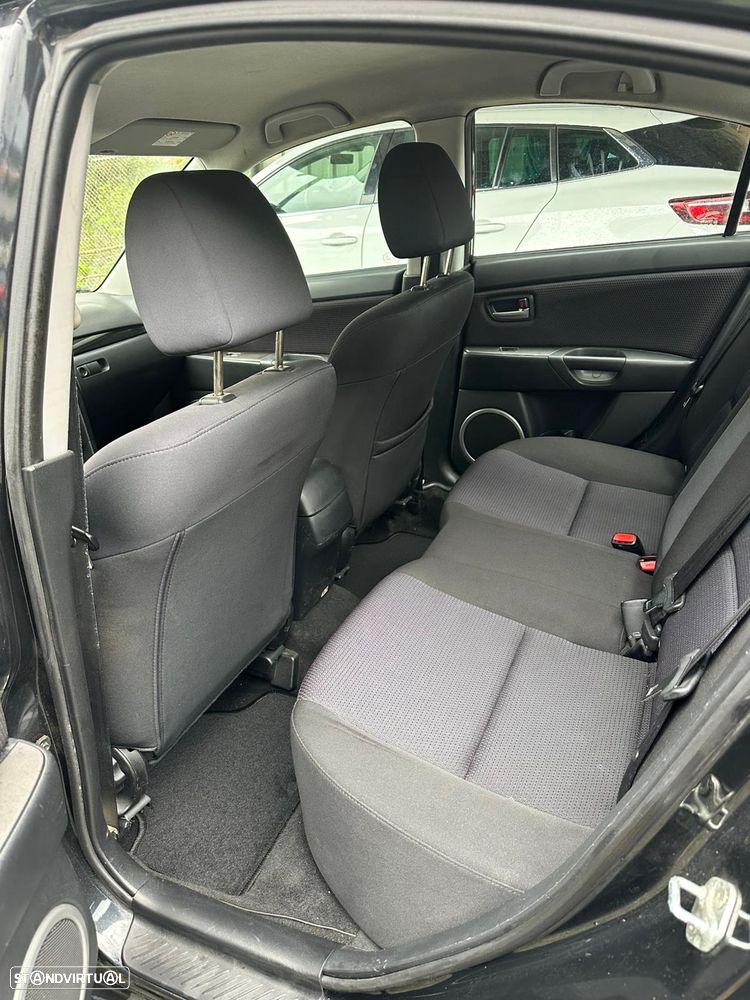 Mazda 3 Sedan - 12
