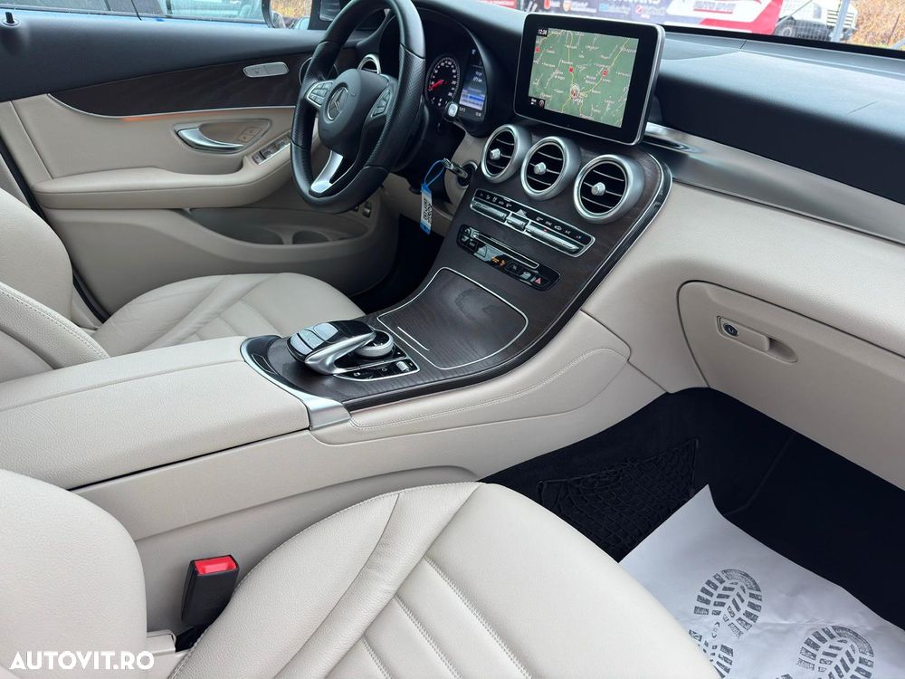 Mercedes-Benz GLC 220 d 4Matic 9G-TRONIC Exclusive - 24