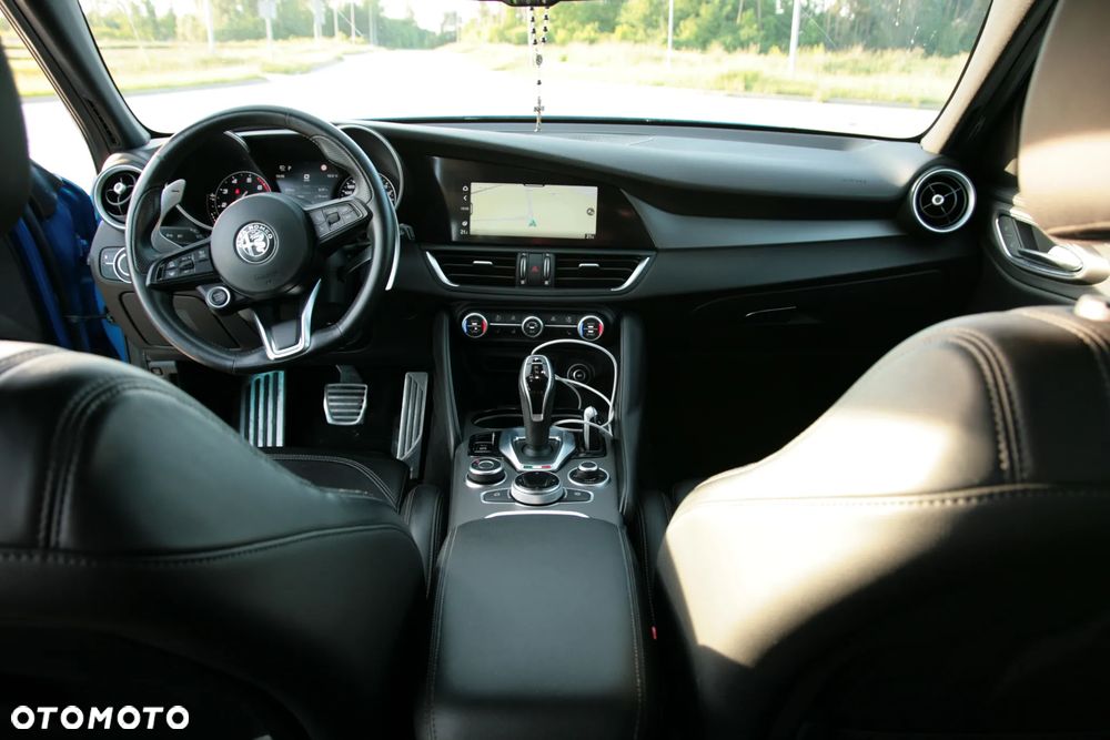 Alfa Romeo Giulia 2.0 Turbo 16V AT8-Q4 Veloce - 7