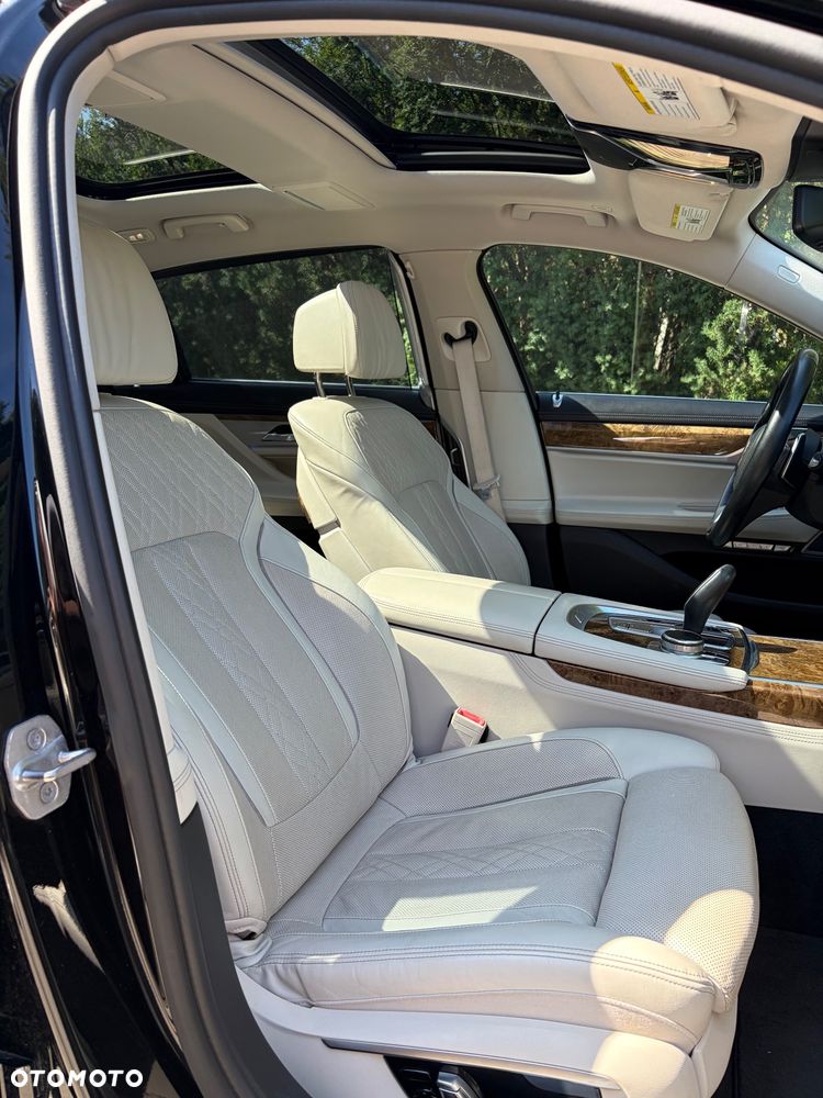 BMW Seria 7 740Li - 31