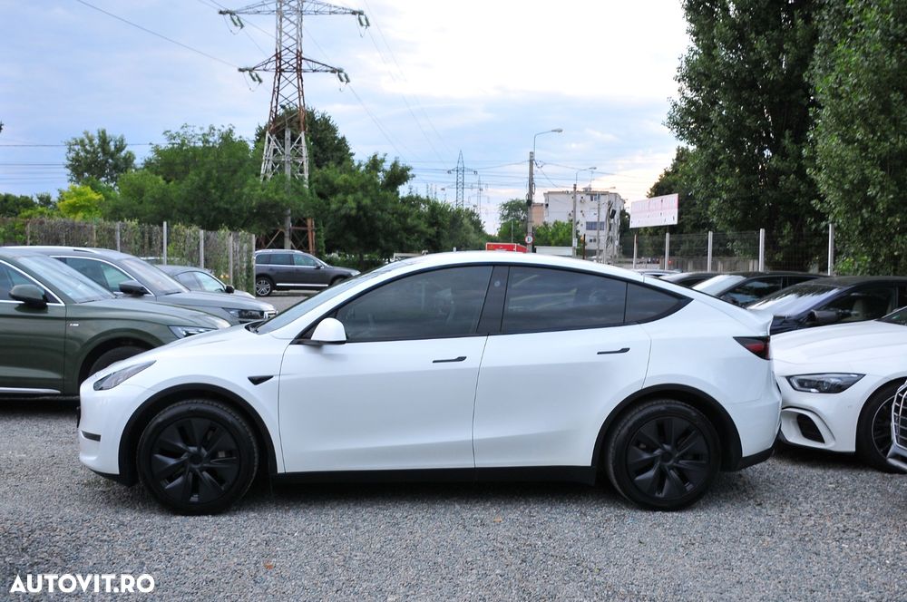 Tesla Model Y Long Range Dual Motor AWD - 4