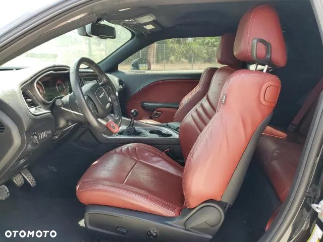 Dodge Challenger - 7