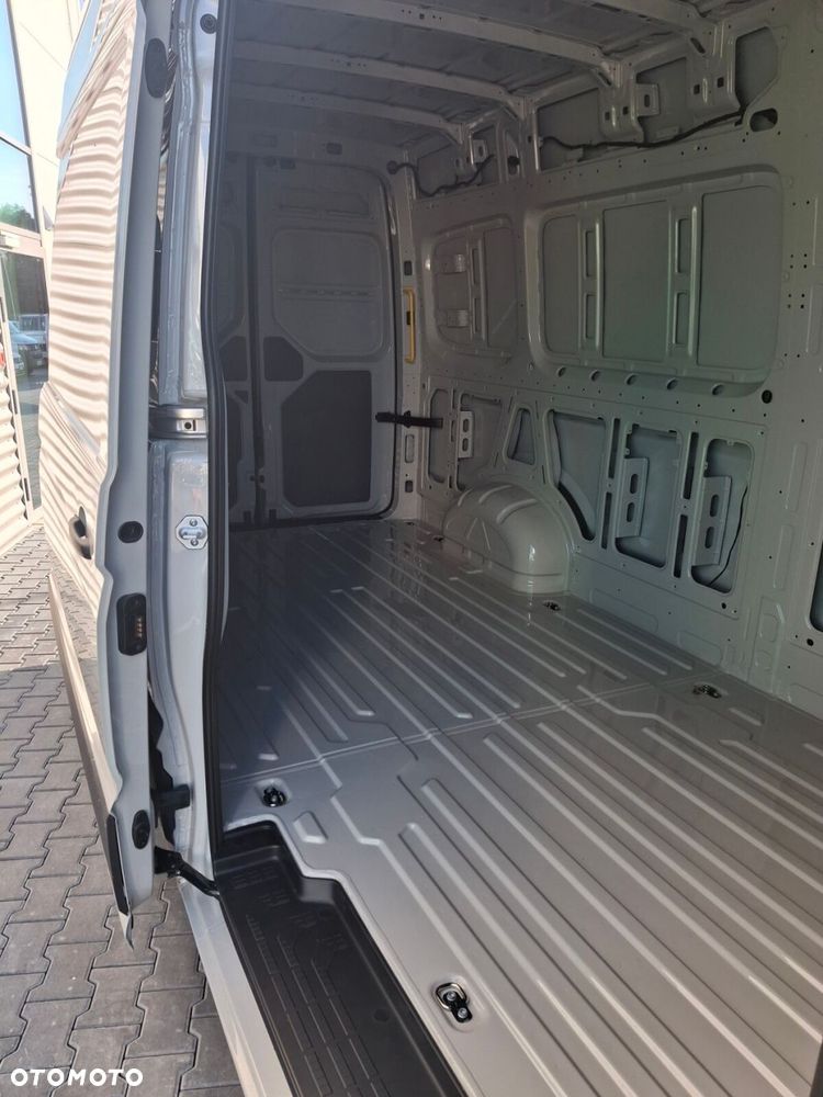 Volkswagen Crafter - 11