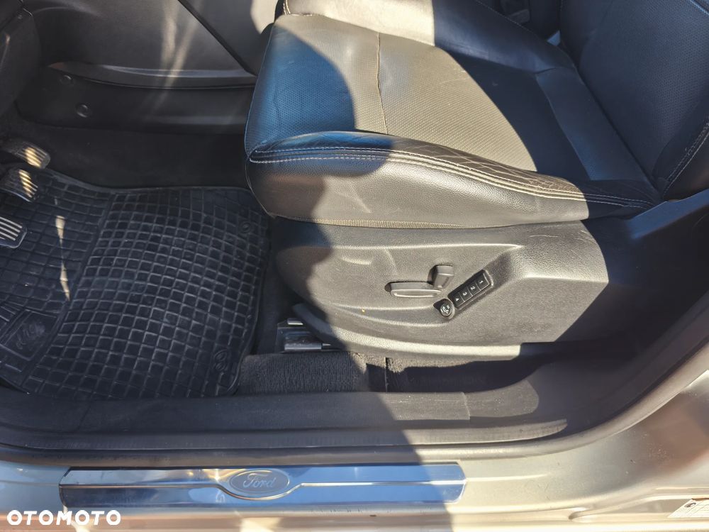 Ford S-Max - 12