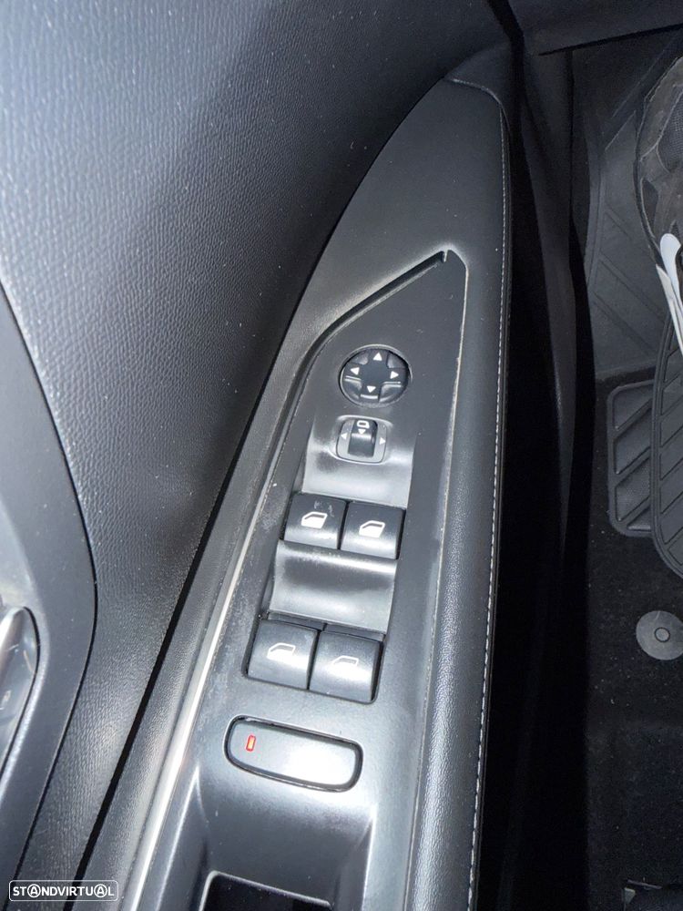 Peugeot 3008 PureTech 130 Stop & Start GPF Allure - 17