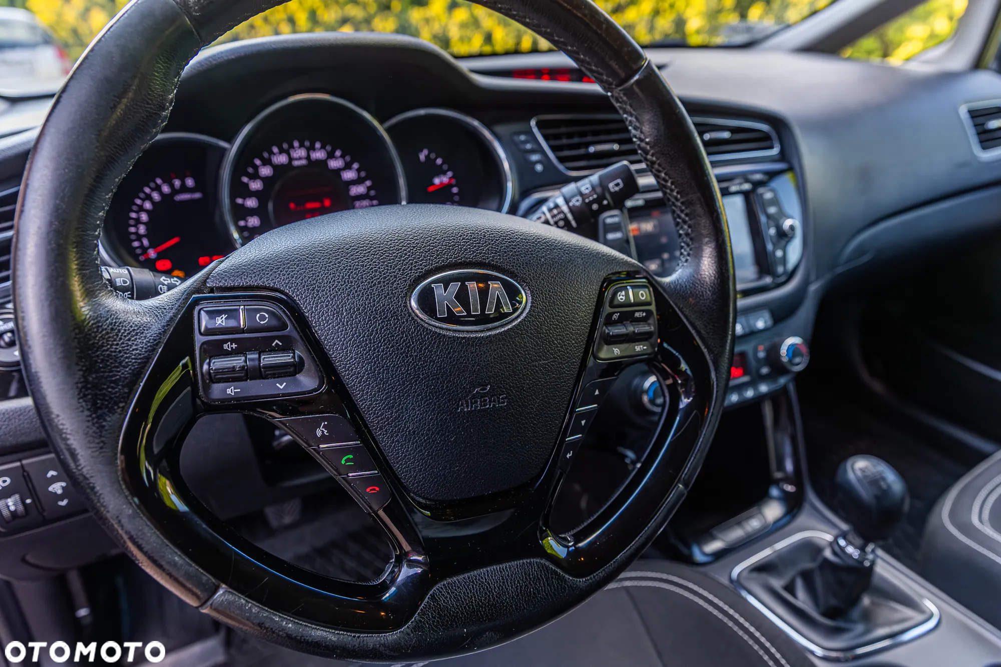 Kia Ceed 1.6 GDI Dream Team Edition - 26