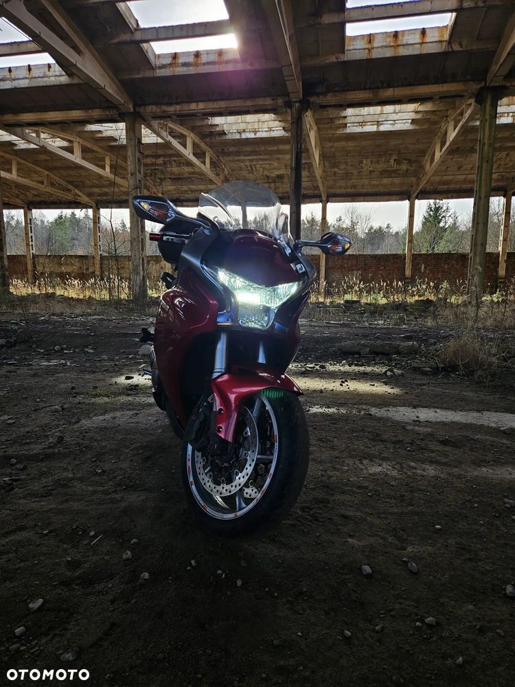 Honda VFR - 13