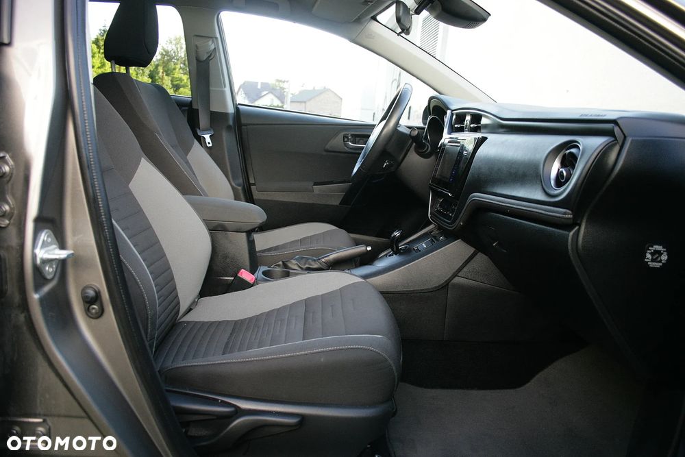 Toyota Auris - 16